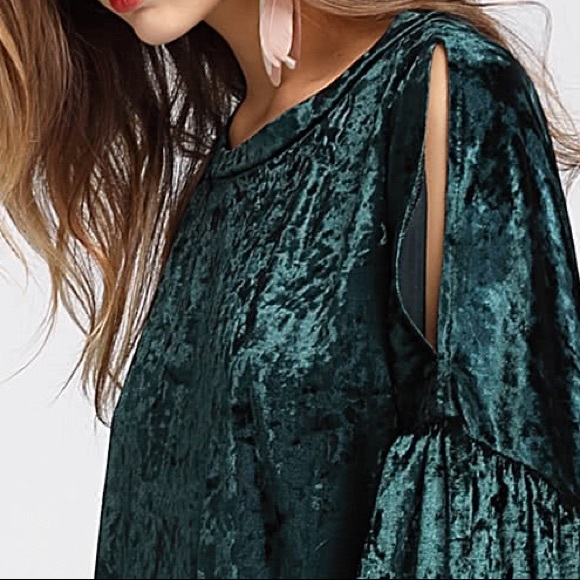🆕🍒Green crushed velvet split bell sleeve tunic - Picture 5 of 6